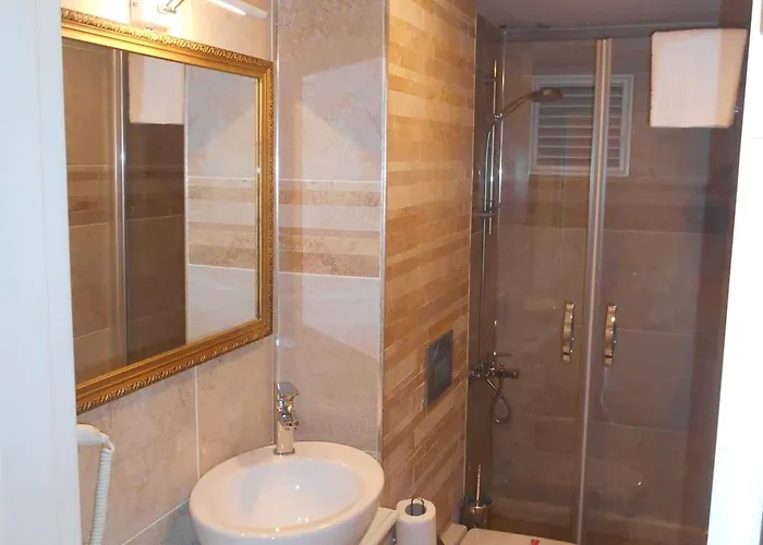 فندق 1453