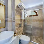 Hotel 1453