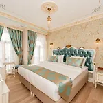1453 Hotel